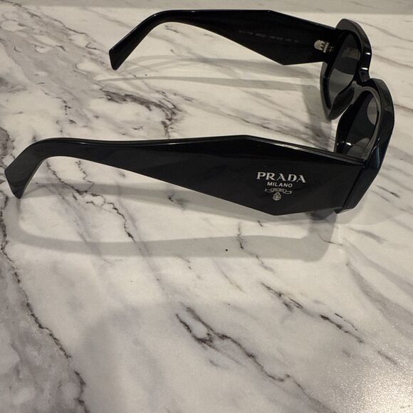 Prada SPR 17W 49-20 1AB-550 145 3N Black Sunglasses for Women - Picture 4 of 7